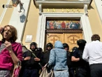 12 людей поранено в масштабній бійці біля храму в Чернівцях. Більшість побитих – поліцейські