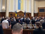 "Вам не набридло у цій залі жерти фекалії?" Як пройшло перше засідання Ради, яке випустили в ефір за три роки