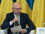 Зовнішній держборг України має бути реструктурований у формі списання, це один з елементів перемоги – Яценюк