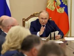 Путін вичитав чиновникам через уповільнення економіки РФ. Її темпи зростання до літа впали майже до нуля