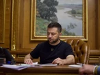 Зеленський указами ввів три пакети санкцій. У списку – сенатор РФ, політики з Молдови і пропагандисти