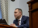 "Є рішення, які, можливо, схилять мене до підписання". Навроцький прокоментував подовження захисту українців