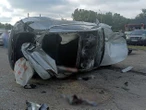 "Побачила двох п'яних людей". У Полтаві Teslа вилетіла з дороги на інші машини, є поранені. Фото