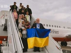 "Із дітьми жили в наметах". ГУР і МЗС евакуювали понад пів сотні українців із Гази. Фото