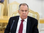 "Ночами буває незручно". Лавров відреагував на слова Макрона щодо "людожерів" і "хижаків" у РФ