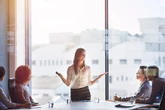 "Atteindre des objectifs plus ambitieux" : ce qui pousse les jeunes à devenir managers