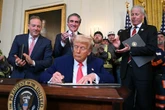 "Ne mettez pas mon nom, je dois faire profil bas" : le maccarthysme version Trump raconté de l’intérieur
