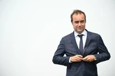 Comment convaincre le PS et LR ? Les douze travaux de Sébastien Lecornu