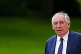 "Je ne quitte pas les miens, jamais" : dans les pas du maire François Bayrou