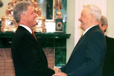 Boris Eltsine et Bill Clinton : derrière l'épisode du fou rire, une amitié donnant-donnant