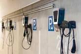 Voitures électriques : équiper les copropriétés, le nouvel enjeu de la recharge 
