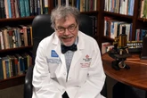 Peter Hotez : "Nous devons nous attendre à avoir des cas d'Ebola en Europe et aux Etats-Unis"