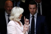 Marine Le Pen, la candidate miraculée : comment elle veut reprendre la main au RN