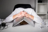 Des jeunes qui ne veulent plus travailler ? L’analyse loin des clichés d’Adrien Ledoux