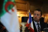 "J'étais suivi en permanence" : ce que disent tout bas les ambassadeurs de France en Algérie