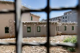 Canicule : 50 degrés dans une cellule, dans l'enfer des prisons françaises