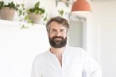 "La transparence des salaires évite les rumeurs à la machine à café" : la méthode management du cofondateur d'Alan