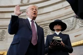 "Donald Trump se prend pour Jésus... mais il ne comprend rien à la religion" : l'analyse de l'historien Matthew A. Sutton