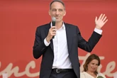 Raphaël Glucksmann, objectif 2027 : sa rivalité avec Olivier Faure, ce qu’en dit Jean-Luc Mélenchon