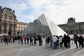 Cambriolage au Louvre : "Il est surprenant que ce genre d'événements ne se produise pas davantage"