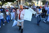 No King : aux Etats-Unis, la contestation massive mais impuissante face à Donald Trump