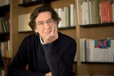 Le philosophe Luc Ferry : "Tinder ou Hinge facilitent la rencontre immédiate... et les divorces à venir"