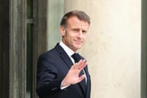 De Georges Pompidou à Emmanuel Macron : soixante ans de "boules puantes" contre les présidentiables