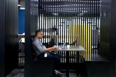 "Ne pas se former a un coût" : face à l'IA, comment les entreprises tentent de s'adapter