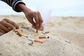 Cigarettes interdites à la plage : "Quand nous mangeons du poisson, nous mangeons aussi des mégots"