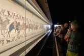 GPS, nids de poule, phallus et Napoléon : les secrets de la tapisserie de Bayeux, en partance vers Londres