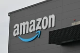 Course à l’IA : pour réduire les coûts, Amazon va licencier 30 000 salariés dans ses bureaux