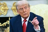 Après l'ex-directeur du FBI, Donald Trump durcit encore son bras de fer contre ses opposants