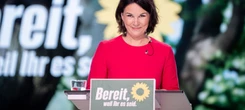 Baerbock wirbt für Veränderung, um Sicherheit zu schaffen