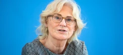 Lambrecht fordert Überprüfung der Maskenpflicht