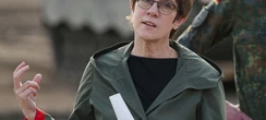 Kramp-Karrenbauer fordert stärkere Führungsrolle für Deutschland