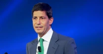 Se ‘calienta’ carrera por la Fed: Aspirante a suplir a Powell defiende independencia del banco