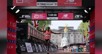 Rompen límites humanos con los mismos tenis: Dos maratonistas finalizan maratón de Londres en menos de 2 horas