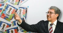 ¿Y la reforma electoral? Monreal organiza intercambio de estampas del mundial en Diputados