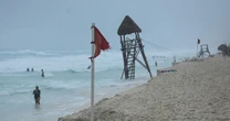 Doble amenaza en el Atlántico: Tormenta tropical Fernando y zona de baja presión amagan con más lluvias