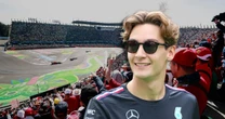 Andaba en ‘modo incógnito’: George Russell se cuela en gradas del GP de México para ver la FP1