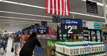 Walmart prevé aumento de precios por aranceles de Trump: ‘Sucederá en mayo y se hará más profundo’