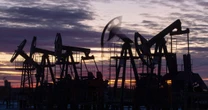 Petróleo sube y las bolsas se repliegan tras ataque de EU