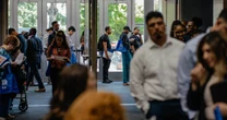 Alerta para economía de EU: Oferta de empleos tocan en julio su nivel más bajo de los últimos 10 meses