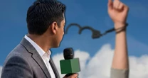 ‘Profe’ Ibáñez y su camarógrafo son liberados tras detención en Sudáfrica: ¿Cuándo regresan a México?