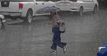 ‘¿Querían lluvias, no?’: Monzón mexicano y ondas tropicales dejarán aguaceros en estos estados