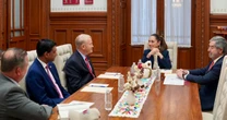 Sheinbaum recibe a congresistas de EU con miras a frenar tarifas