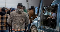 Así viven los transportistas mexicanos entre robos en carretera, bajos sueldos y sospechas de complicidad