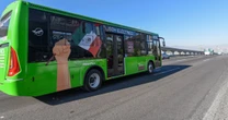 Ebrard celebra llegada de autobuses eléctricos Taruk, Hechos en México, al transporte público de Chetumal