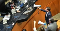 Con megáfonos y té de tila, PAN enfrenta a Morena por el caso ‘La Barredora’ y Adán Augusto López