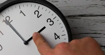 ‘Reloj no marques las horas’: ¿Quiénes tendrán cambio de horario y cuándo?